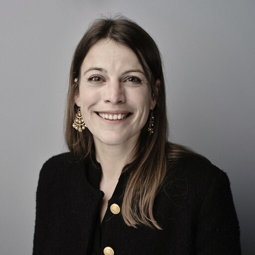 Julie couleur grisée